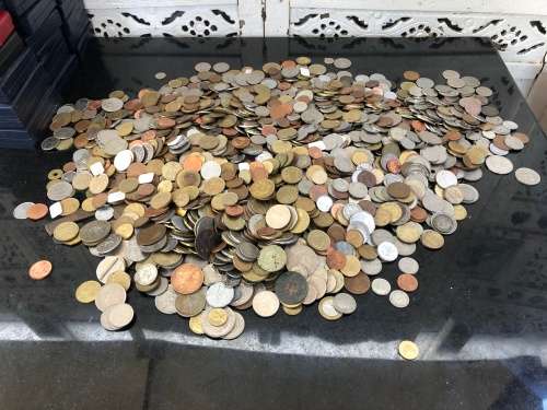 WOW !!! MASSIVE COLLECTION OF WORLD COINS WITH SOME COIN CASES - OVER 2000 COINS