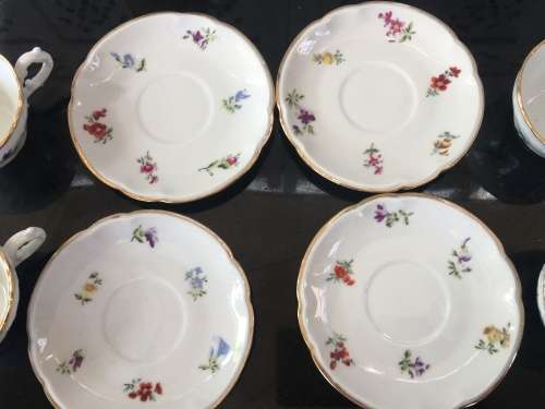 Set of 4 Delightful Old Italian Richard Ginori Designer of Fine China Petite Cups & Saucer. Mint