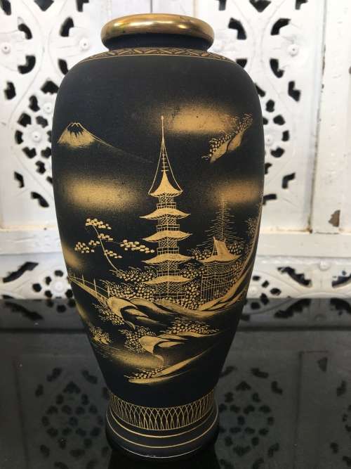 Beautiful Meiji c1868-1912 Satsuma Shimazu Clan Family Crest, Kazan Black & Gold Vase