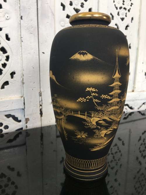 Beautiful Meiji c1868-1912 Satsuma Shimazu Clan Family Crest, Kazan Black & Gold Vase