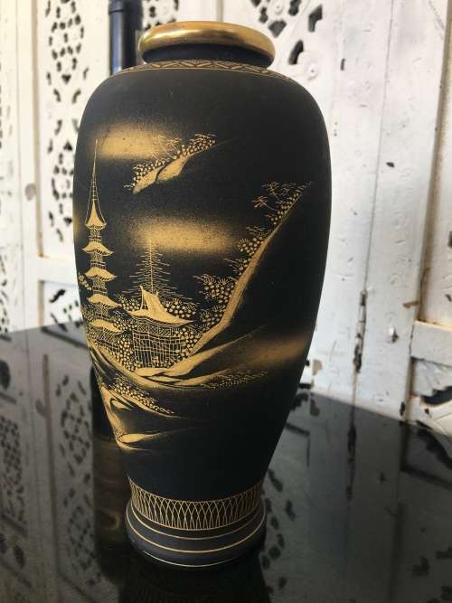 Beautiful Meiji c1868-1912 Satsuma Shimazu Clan Family Crest, Kazan Black & Gold Vase