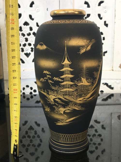 Beautiful Meiji c1868-1912 Satsuma Shimazu Clan Family Crest, Kazan Black & Gold Vase