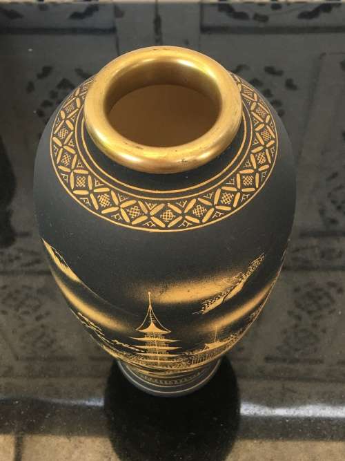 Beautiful Meiji c1868-1912 Satsuma Shimazu Clan Family Crest, Kazan Black & Gold Vase