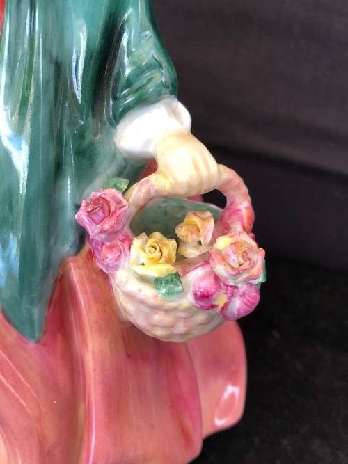 CLEARANCE !!! ROYAL DOULTON (1940 - 1975) "LADY CHARMAIN" FIGURINE HN1949 BY LESLIE HARRADINE