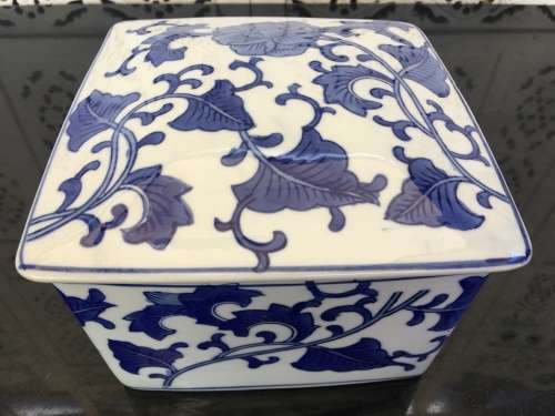 Stunning Large Chinese Under Glaze Blue Hand Painted Porcelain Biscuit Caddy