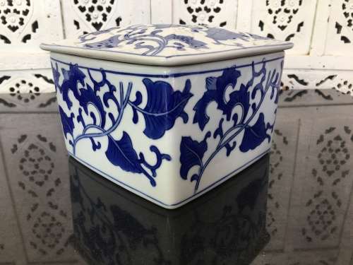 Stunning Large Chinese Under Glaze Blue Hand Painted Porcelain Biscuit Caddy