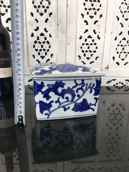 Stunning Large Chinese Under Glaze Blue Hand Painted Porcelain Biscuit Caddy