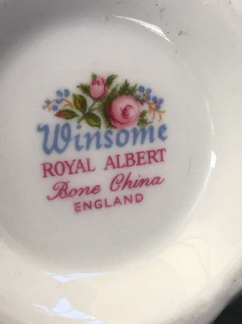Delightful Vintage c1975-1997 Royal Albert "WINSOME" Bone China England, Creamer 300ml