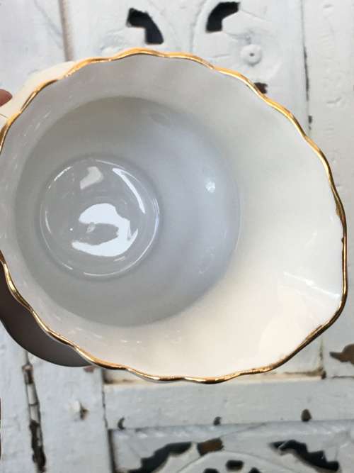 Delightful Vintage c1975-1997 Royal Albert "WINSOME" Bone China England, Creamer 300ml