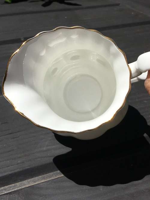 Delightful Vintage c1975-1997 Royal Albert "WINSOME" Bone China England, Creamer 300ml