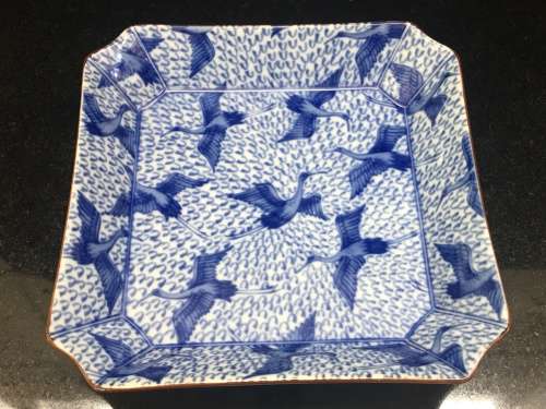 Beautiful Japanese Kozan Gama(Kiln ) Thousand Cranes high Gloss Scalloped Porcelain Dish