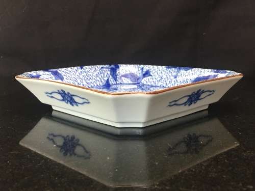 Beautiful Japanese Kozan Gama(Kiln ) Thousand Cranes high Gloss Scalloped Porcelain Dish