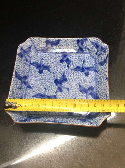 Beautiful Japanese Kozan Gama(Kiln ) Thousand Cranes high Gloss Scalloped Porcelain Dish