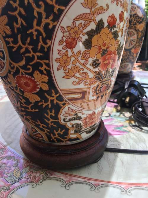 A Stunning old Majestic Qianlong Marked Chinese Imari Temple Jar Lamp on Stand. Thick Enamel