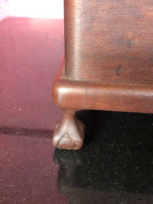 STUNNING FELT LINED EMBUIA BALL AND CLAW DOCUMENT , TRINKET OR JEWELRY KIST - NO KEY