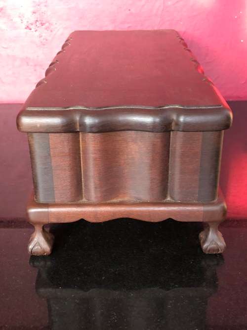 STUNNING FELT LINED EMBUIA BALL AND CLAW DOCUMENT , TRINKET OR JEWELRY KIST - NO KEY