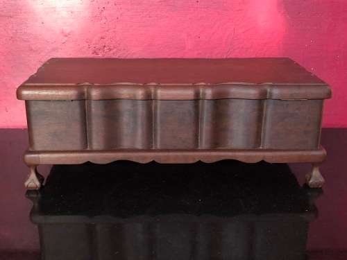 STUNNING FELT LINED EMBUIA BALL AND CLAW DOCUMENT , TRINKET OR JEWELRY KIST - NO KEY