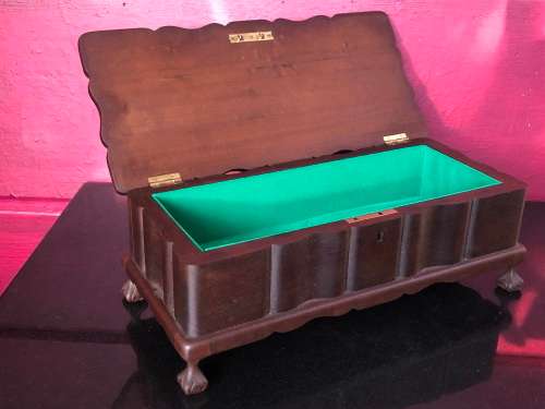 STUNNING FELT LINED EMBUIA BALL AND CLAW DOCUMENT , TRINKET OR JEWELRY KIST - NO KEY