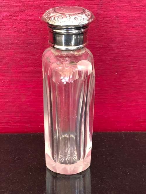 ANTIQUE HALLMARKED STERLING SILVER TOPPED CRYSTAL SCENT BOTTLE - W. GRIFFITHS BIRMINGHAM  - c1916