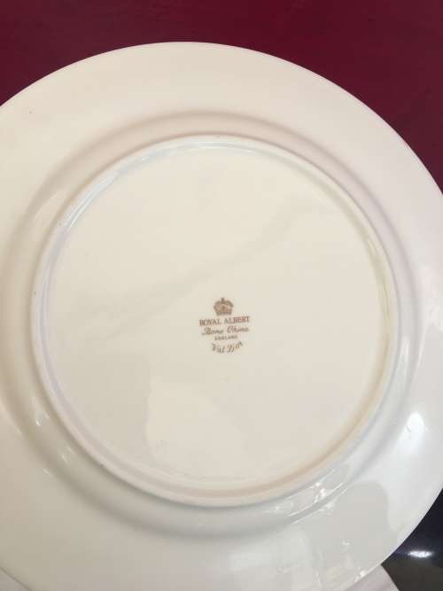 Set of 6 Classic Gold & White Val'd'Or Royal Albert Bone China England, Porcelain 20cm Plates