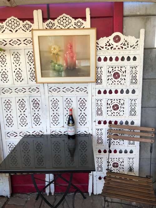 BEAUTIFUL DECOR ART !!!! FRAMED OIL ON CANVAS IN A LEATHER CLAD FRAME - SIGNED BY THE ARTIST