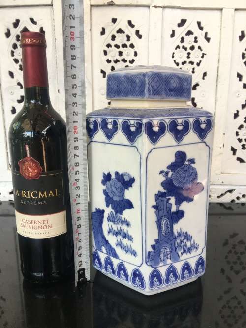 A Extra Large Chinese Blue & White Landscape & Floral Hand Painted U/G Storage Jar