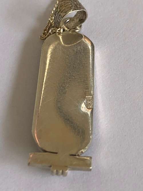 ABSOLUTELY STUNNING STERLING SILVER HALL MARKED CHAIN AND CARTOUCHE PENDANT CLEARLY MARKED - 4.46 g