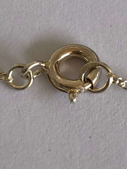 ABSOLUTELY STUNNING STERLING SILVER HALL MARKED CHAIN AND CARTOUCHE PENDANT CLEARLY MARKED - 4.46 g