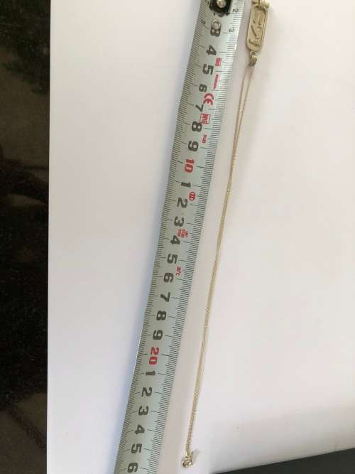 ABSOLUTELY STUNNING STERLING SILVER HALL MARKED CHAIN AND CARTOUCHE PENDANT CLEARLY MARKED - 4.46 g