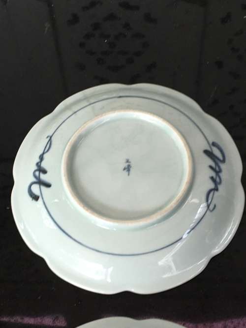 Set Blue & White Hand Painted Japanese Arita Toho Scalloped Dishes with Artemis Leaf in Center