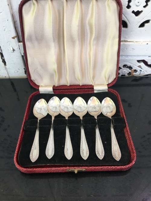 AWESOME SILVER PLATED BOXED SET OF TEA SPOONS MARKED RYALS EPNS