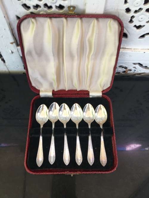 AWESOME SILVER PLATED BOXED SET OF TEA SPOONS MARKED RYALS EPNS