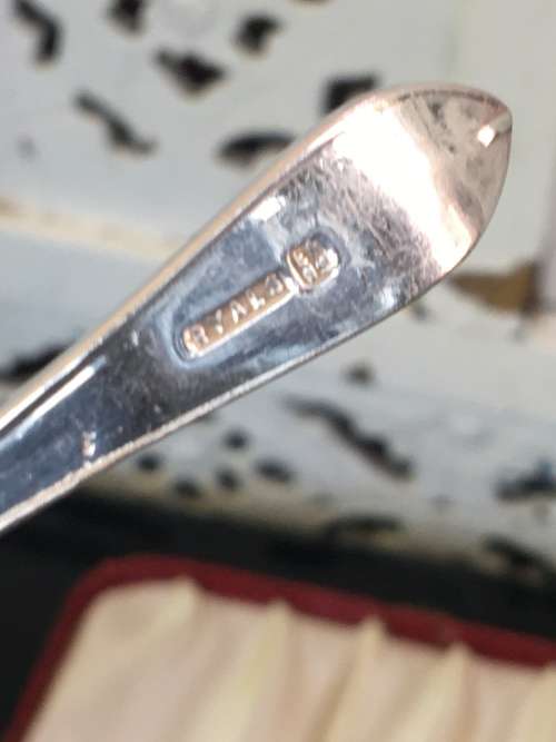 AWESOME SILVER PLATED BOXED SET OF TEA SPOONS MARKED RYALS EPNS