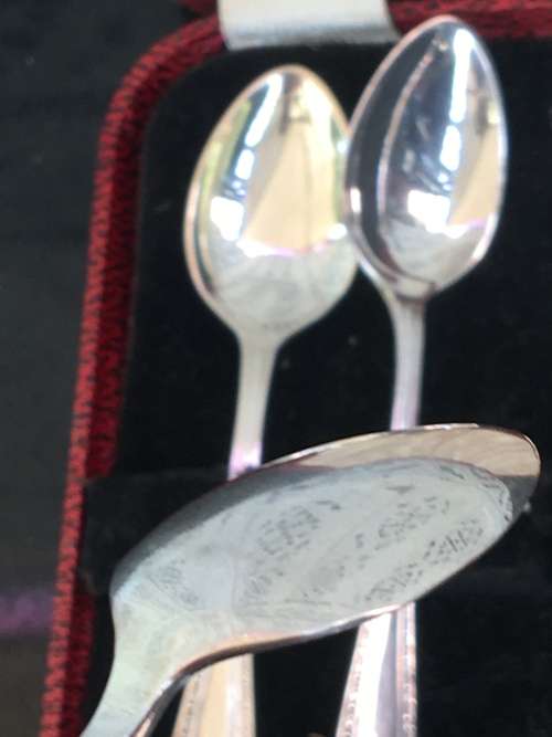 AWESOME SILVER PLATED BOXED SET OF TEA SPOONS MARKED RYALS EPNS