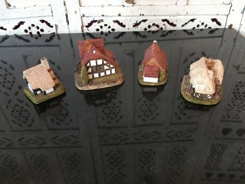lot 4 Marked Collection Liliput Miniature Houses - Toll House, Oak Lodge,Acorn Cottage,April Cottage