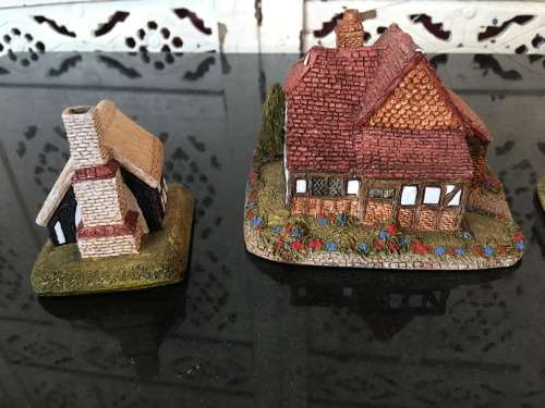 lot 4 Marked Collection Liliput Miniature Houses - Toll House, Oak Lodge,Acorn Cottage,April Cottage