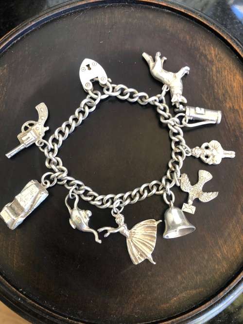 STUNNING CHUNKY STERLING SILVER CHARM BRACELET - WITH 10 CHARMS - CLEARLY MARKED - 52.31g