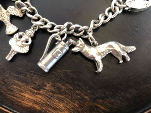 STUNNING CHUNKY STERLING SILVER CHARM BRACELET - WITH 10 CHARMS - CLEARLY MARKED - 52.31g