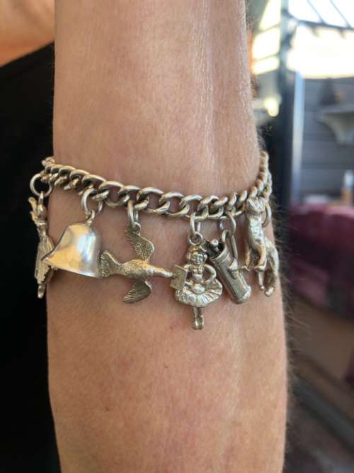 STUNNING CHUNKY STERLING SILVER CHARM BRACELET - WITH 10 CHARMS - CLEARLY MARKED - 52.31g