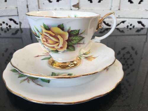 Royal Albert Bone China "Rosemary" c1950-1970 "Sweetheart Roses" Std Size Tea Trio Display Item