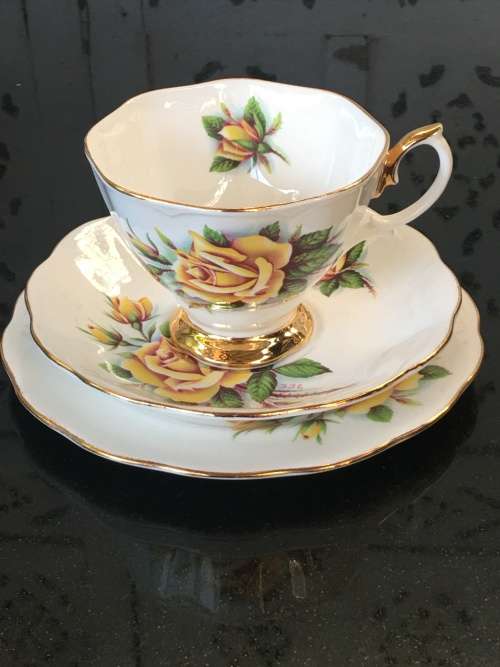 Royal Albert Bone China "Rosemary" c1950-1970 "Sweetheart Roses" Std Size Tea Trio Display Item
