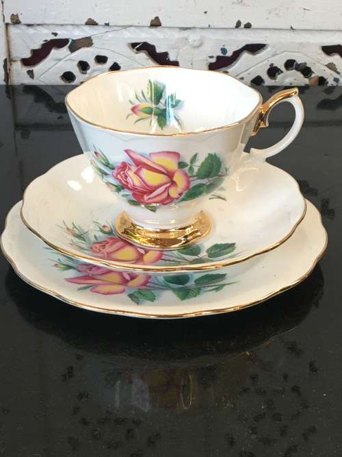Royal Albert Bone China "Rosemary" c1950-1970 "Sweetheart Roses" Std Size Tea Trio Display Item