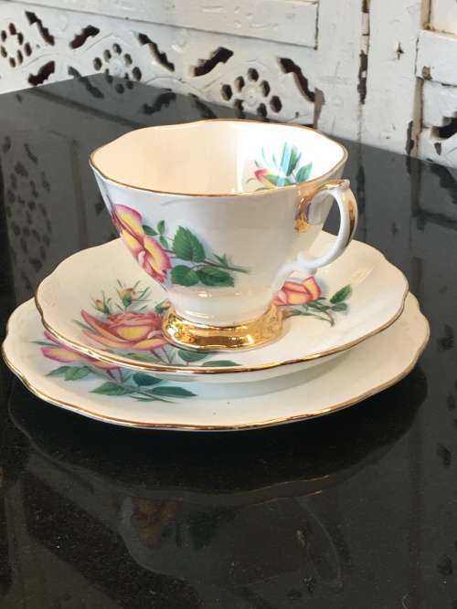 Royal Albert Bone China "Rosemary" c1950-1970 "Sweetheart Roses" Std Size Tea Trio Display Item
