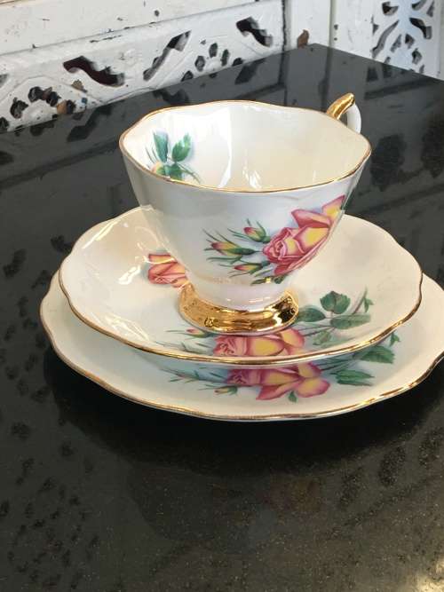 Royal Albert Bone China "Rosemary" c1950-1970 "Sweetheart Roses" Std Size Tea Trio Display Item