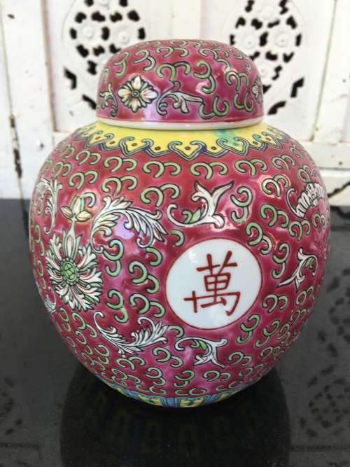 Lovely Vintage Chinese Jingdezhen Red Ground Enamel Hand Painted Porcelain Ginger Jar