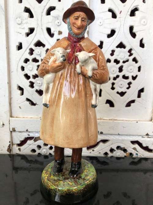 CLEARANCE !!! ROYAL DOULTON (1938 - 1981) "LAMBING TIME" FIGURINE HN1890 BY W.M. CHANCE