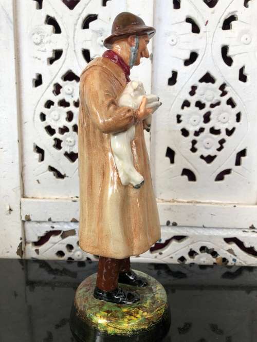 CLEARANCE !!! ROYAL DOULTON (1938 - 1981) "LAMBING TIME" FIGURINE HN1890 BY W.M. CHANCE