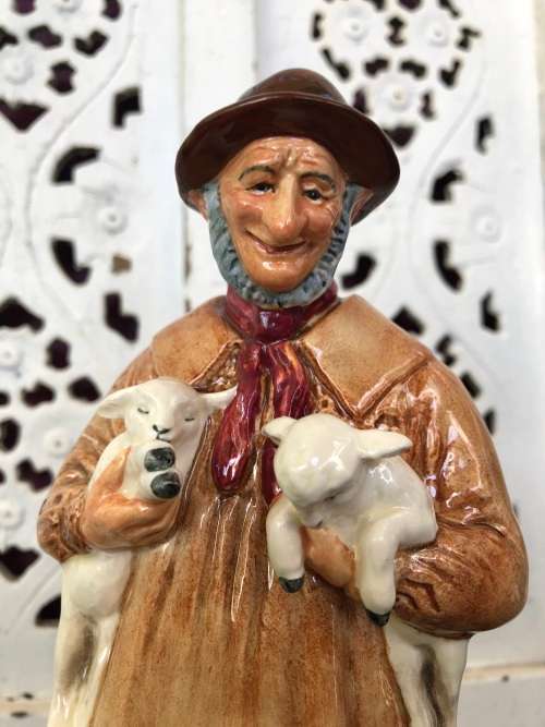 CLEARANCE !!! ROYAL DOULTON (1938 - 1981) "LAMBING TIME" FIGURINE HN1890 BY W.M. CHANCE