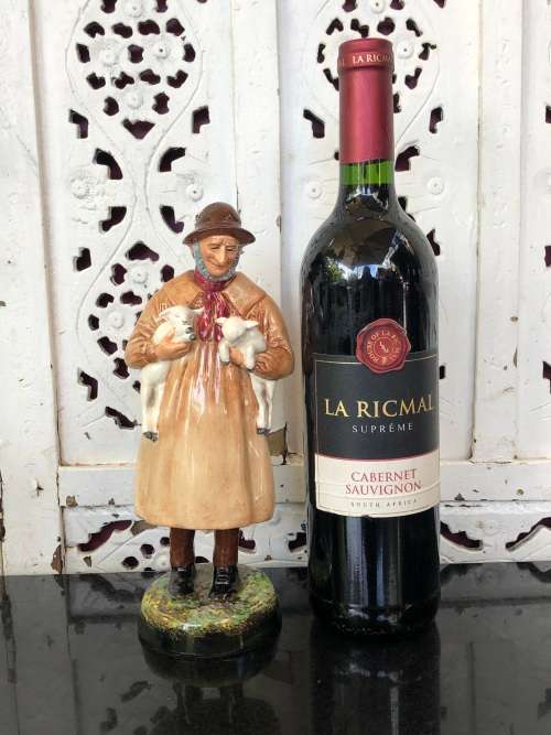 CLEARANCE !!! ROYAL DOULTON (1938 - 1981) "LAMBING TIME" FIGURINE HN1890 BY W.M. CHANCE