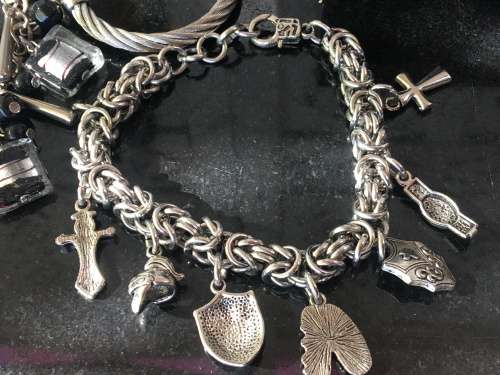 A Lot Of Black & Silver Metal Fashion Jewelry Pieces in A Lovely Vintage Vinyl Windup Ballerina Box